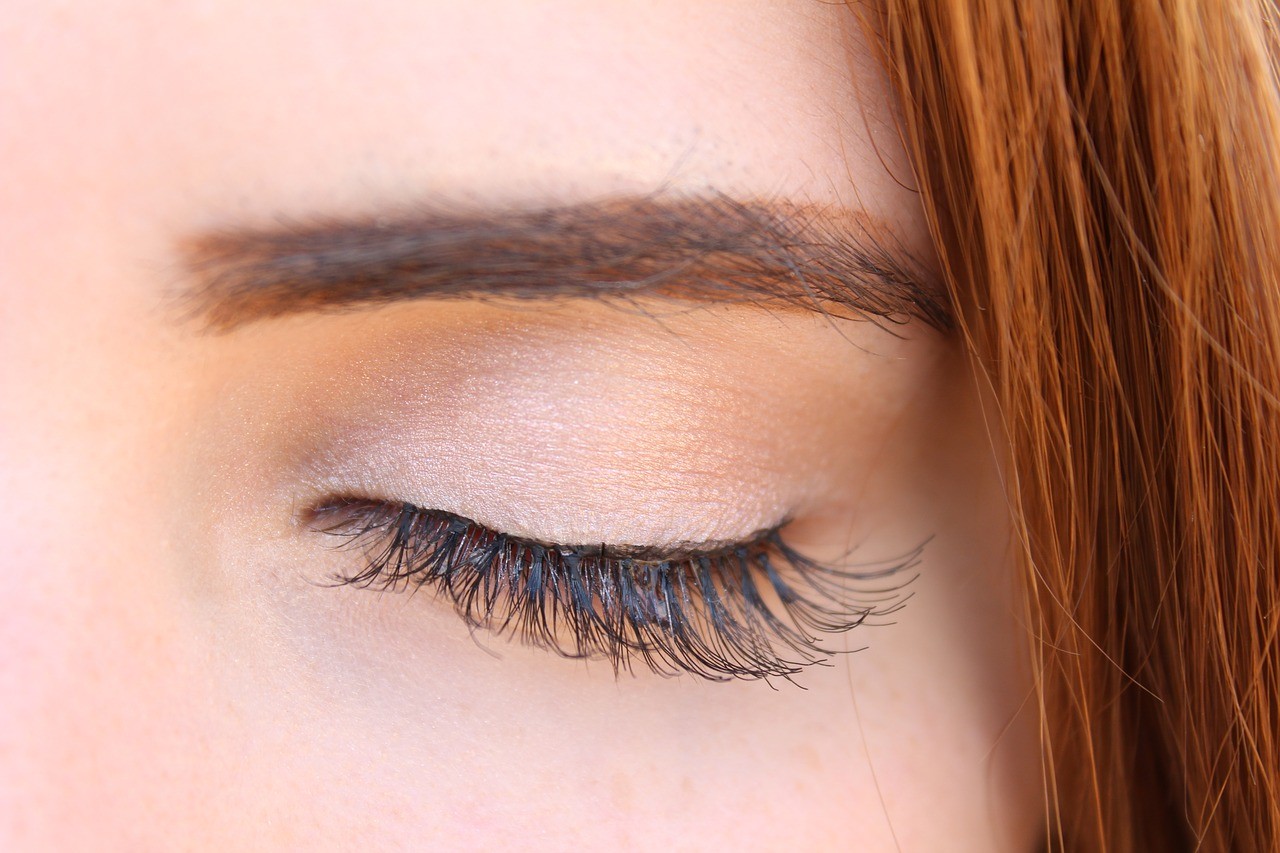 Cosmetics procedure of numerous properties. What’s eyelash lamination